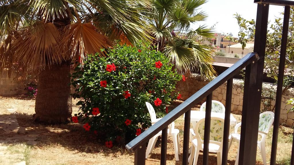Hibiscus Rosso Villa Donnalucata  Bagian luar foto