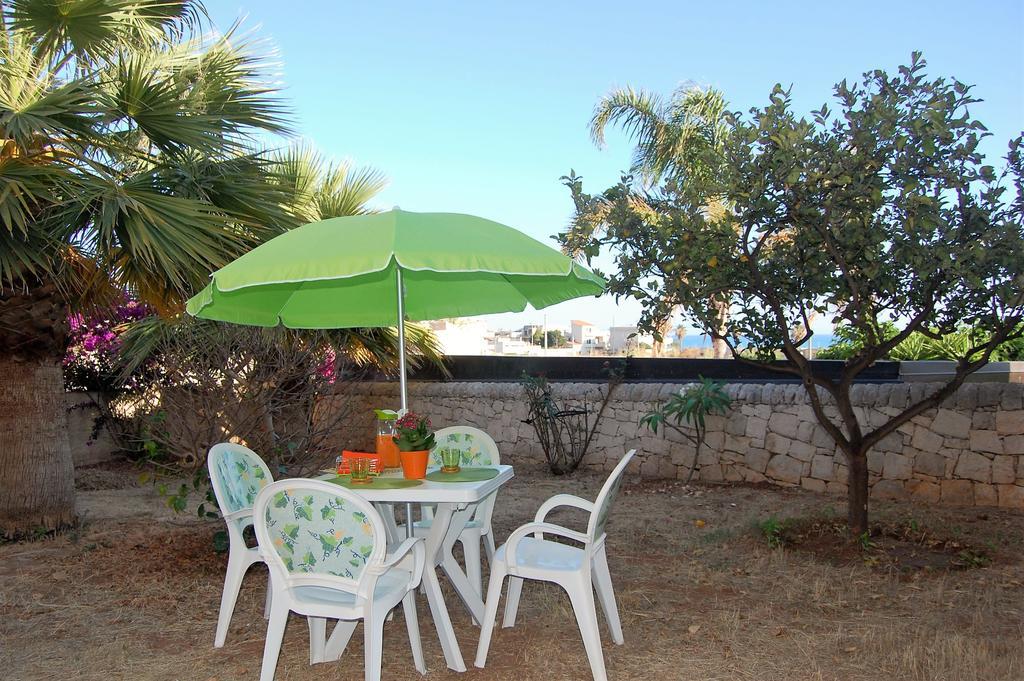 Hibiscus Rosso Villa Donnalucata  Bagian luar foto